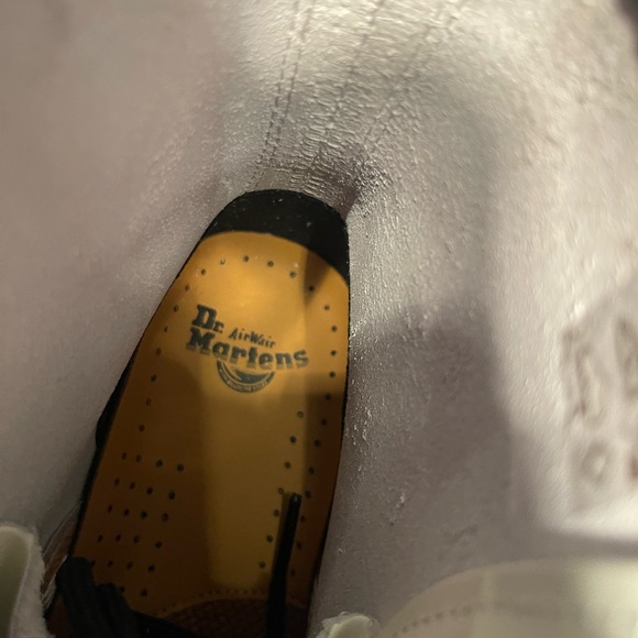 DR. MARTENS 1460 SMOOTH WHITE BOOTIES size 6 - Picture 3 of 6